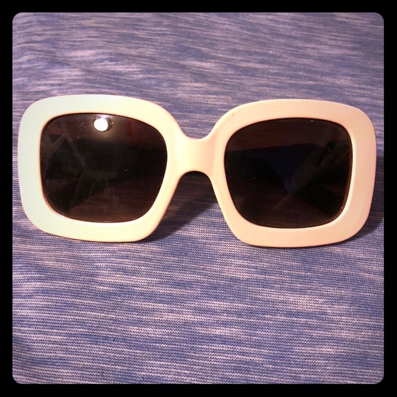 Chic oversized white square sunglasses black - Picture 2 of 7